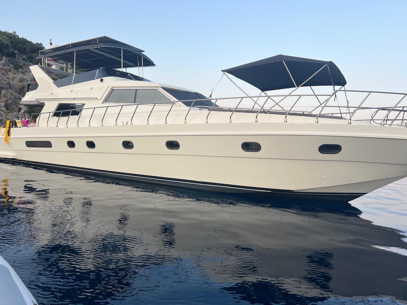 Maria motor yacht